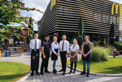 LL-33_Gruppenbild_Mc-Donalds_2022@Alexandra-Serry LL-33_Gruppenbild_Mc-Donalds_2022@Alexandra-Serry