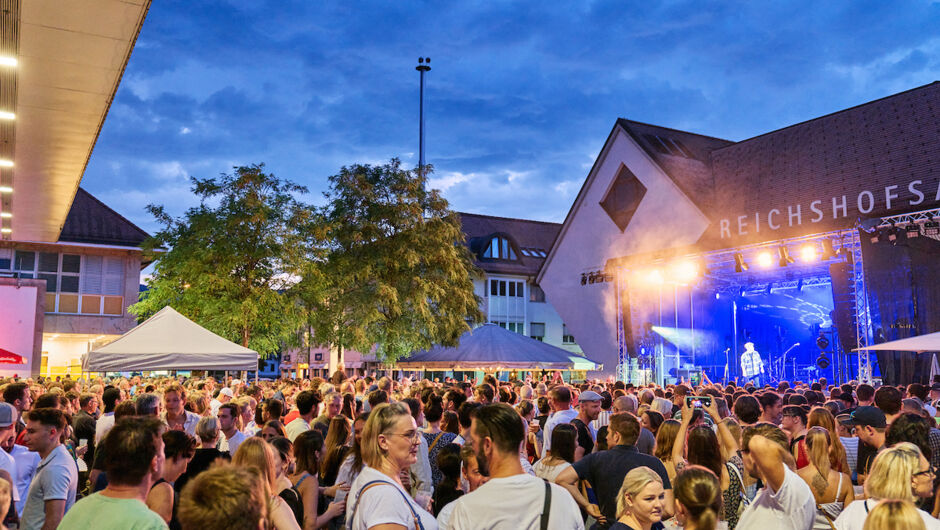 Sommer am Platz Thorsteinn Einarsson_2022@Miro Kuzmanovic75 Sommer am Platz Thorsteinn Einarsson_2022@Miro Kuzmanovic75