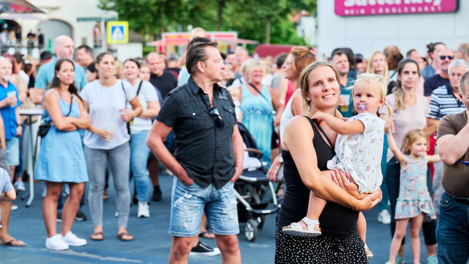 Sommer am Platz 2022_Moose Crossing_The Rubberneckers@Miro Kuzmanovic12 Sommer am Platz 2022_Moose Crossing_The Rubberneckers@Miro Kuzmanovic12
