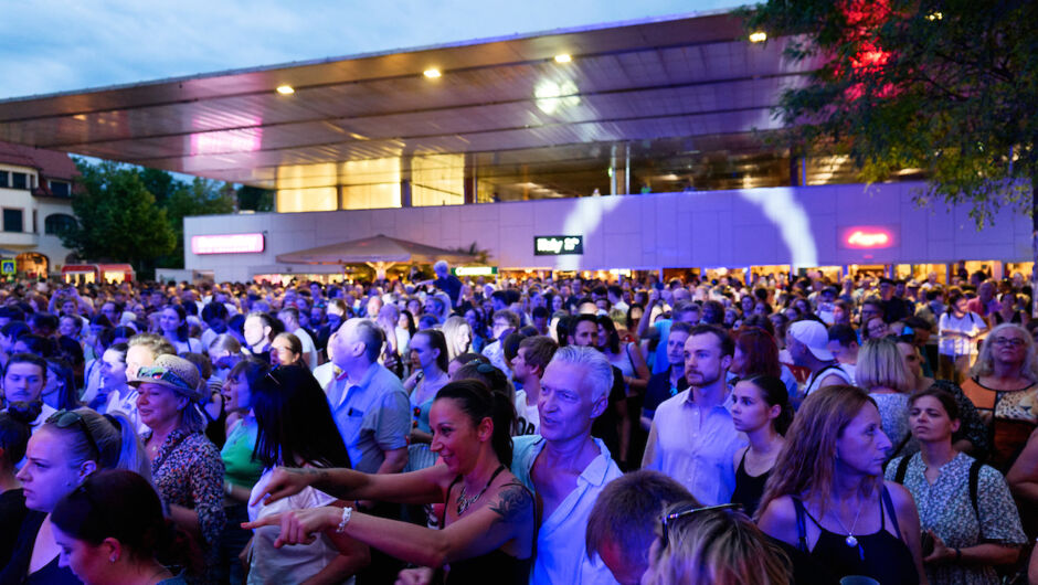 Sommer am Platz Thorsteinn Einarsson_2022@Miro Kuzmanovic67 Sommer am Platz Thorsteinn Einarsson_2022@Miro Kuzmanovic67