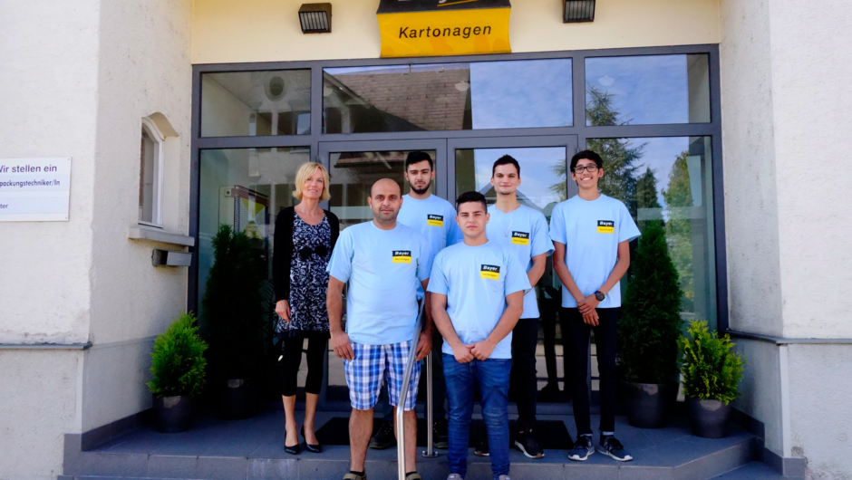Lehrling bei Bayer Kartonagen Lehrling bei Bayer Kartonagen